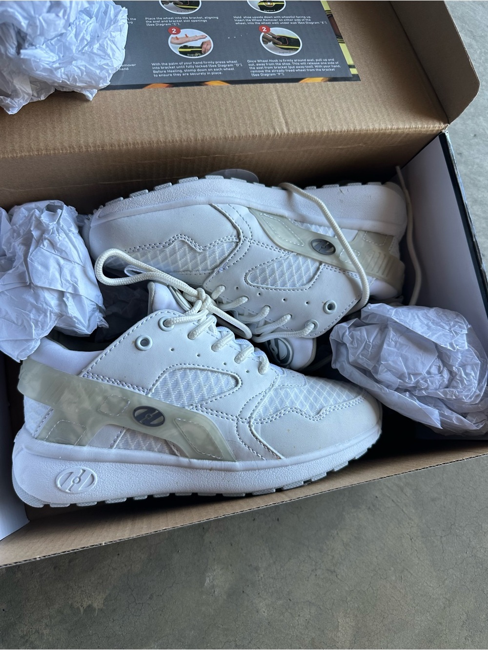 Kids Heelys force White Rolling Sneakers sz 3